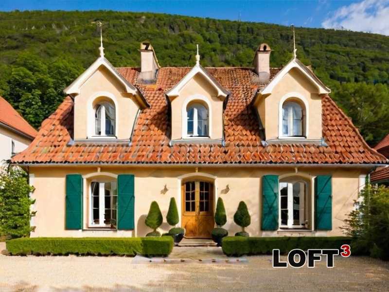 Долговечность – ещё одно важное преимущество натуральных покрытий. Каменные фасады не только устойчивы к внешним воздействиям, но и сохраняют свой первоначальный вид на протяжении многих лет. Это делает их идеальным выбором для тех, кто ценит практичность и надежность в сочетании с эстетической привлекательностью.