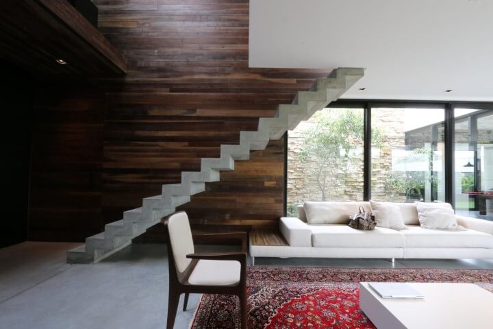 52. Прямая лестница с плиссированными ступенями. Projeto de Zaav Arquitetura