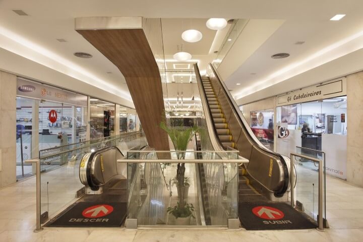 56. Прямые модели лестниц широко используются в торговых центрах. DG Architecture Project